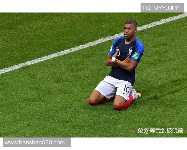 从默默无闻到闪耀绿茵场足球明星的逆袭成长故事